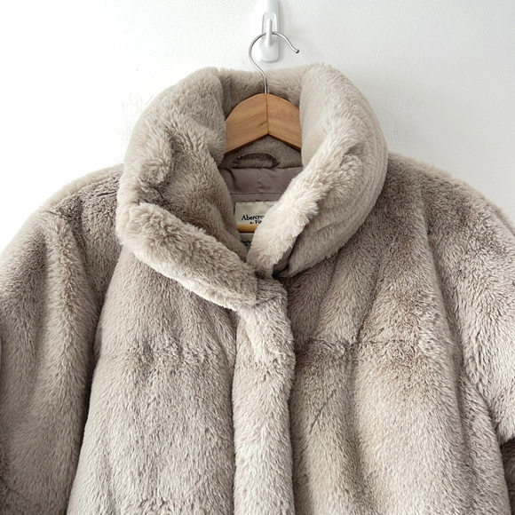 Abercrombie & Fitch Faux Fur Mini Puffer Jacket Gray Size Small - Picture 3 of 8